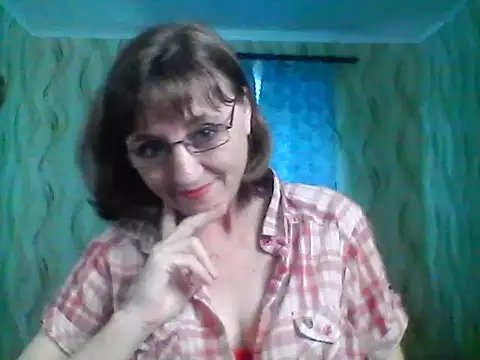 Alisaprice077 online show from April 28, 2026, 2:32 pm