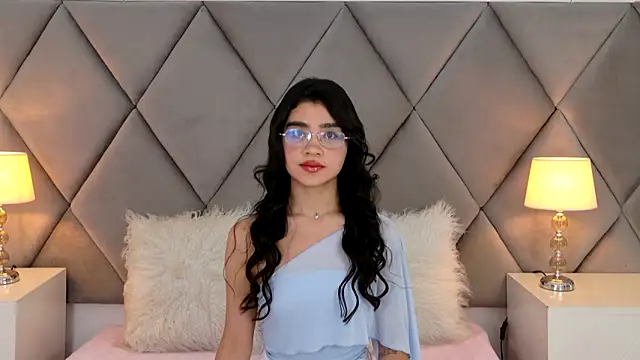 OliviaDiaz online show from May 22, 2026, 8:18 pm