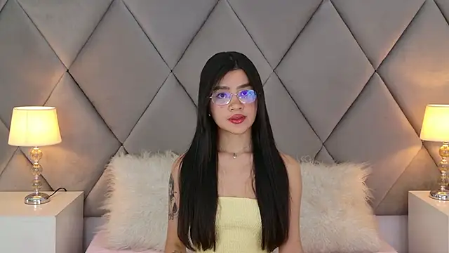OliviaDiaz online show from June 5, 2026, 8:03 pm