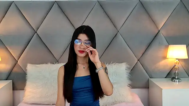 OliviaDiaz online show from July 28, 2026, 8:01 pm