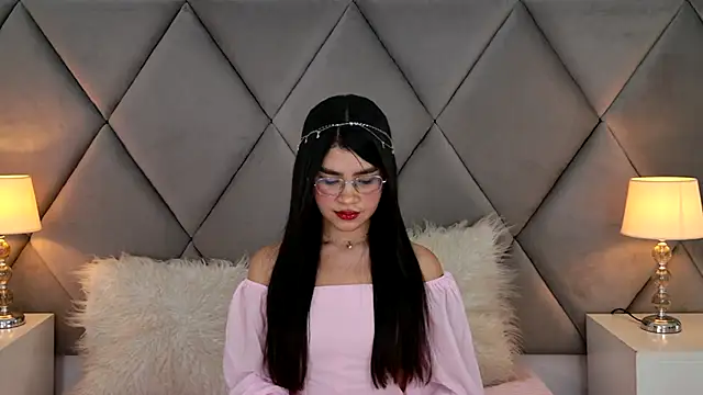 OliviaDiaz online show from June 7, 2026, 8:25 pm
