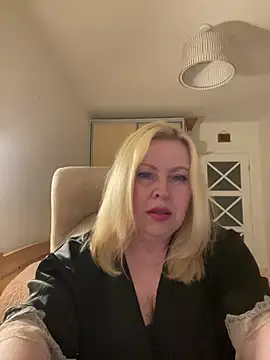 JanieLight53 online show from June 19, 2026, 10:25 pm