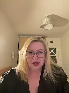 JanieLight53 online show from May 22, 2026, 8:51 pm