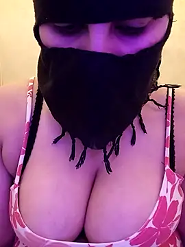 Snapshot of karamil69sxx chatting on March 26, 2026, 1:15 am karamil69sxx online show from March 26, 2026, 1:15 am