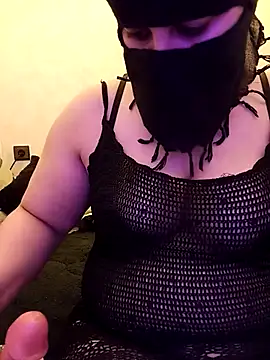 Snapshot of karamil69sxx chatting on April 13, 2026, 11:42 pm karamil69sxx online show from April 13, 2026, 11:42 pm