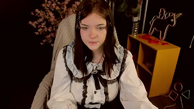 Snapshot of EsterTwilight chatting on April 30, 2026, 10:55 am EsterTwilight online show from April 30, 2026, 10:55 am