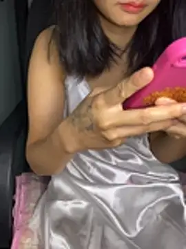 -Lilyn- online show from April 17, 2026, 4:21 pm