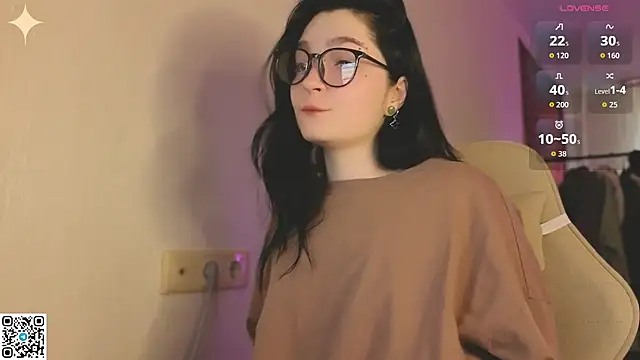 Snapshot of Luna_Moon13 chatting on April 19, 2026, 1:28 am Luna Moon13 online show from April 19, 2026, 1:28 am
