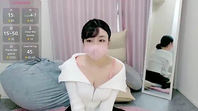 Yu-ko  online show from March 19, 2026, 5:51 am