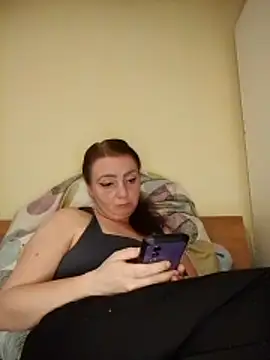 Bella-Monroe online show from April 11, 2026, 5:05 pm