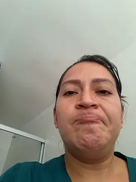 Snapshot of Dr_Edna_naughty chatting on July 1, 2026, 2:39 pm Dr Edna naughty online show from July 1, 2026, 2:39 pm