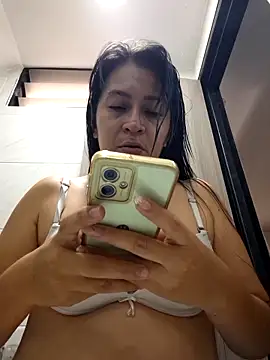 Snapshot of Dr_Edna_naughty chatting on May 5, 2026, 1:25 pm Dr Edna naughty online show from May 5, 2026, 1:25 pm