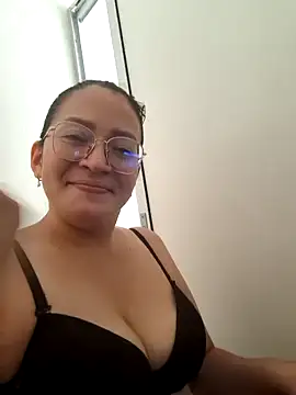 Snapshot of Dr_Edna_naughty chatting on May 30, 2026, 4:23 pm Dr Edna naughty online show from May 30, 2026, 4:23 pm