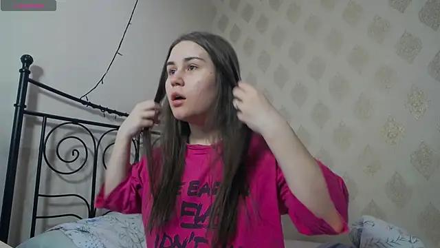 LucyMur online show from April 25, 2026, 11:35 pm