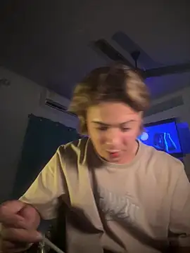 Snapshot of AngelLatinBoy chatting on March 9, 2026, 4:05 am AngelLatinBoy online show from March 9, 2026, 4:05 am