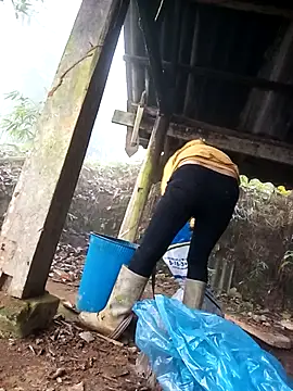 Bling-pusy online show from March 9, 2026, 1:31 am