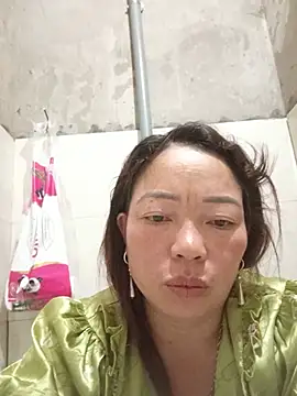 Yellow-pink online show from July 27, 2026, 11:01 pm
