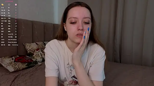 EsterCristofori online show from April 28, 2026, 2:27 am
