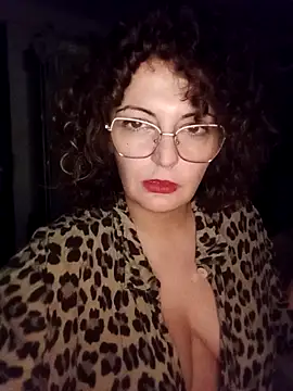 gloww877 online show from April 15, 2026, 9:15 pm