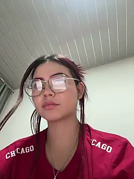 gatita b online show from March 9, 2026, 4:05 am