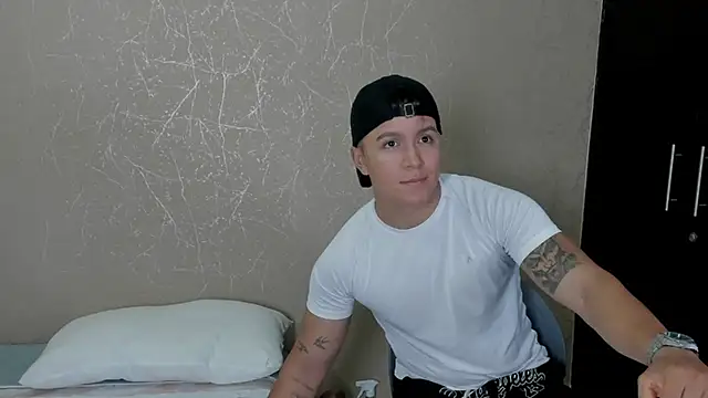 Snapshot of bigbossxx34 chatting on March 9, 2026, 10:52 am bigbossxx34 online show from March 9, 2026, 10:52 am