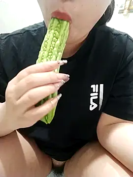 Snapshot of Lylyoh chatting on March 27, 2026, 12:19 am Lylyoh online show from March 27, 2026, 12:19 am