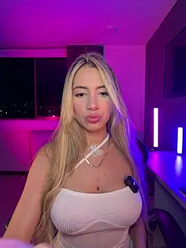 Ambarprada online show from May 20, 2026, 12:29 am