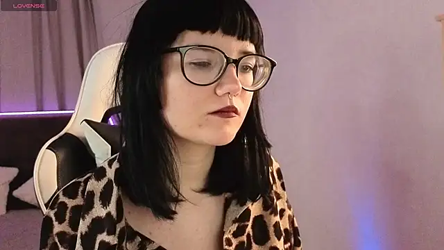 evelyn m00n online show from March 25, 2026, 3:39 am