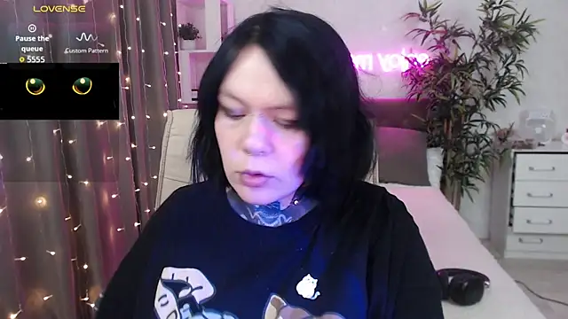 Qwerty Anna Lbo online show from March 10, 2026, 3:43 am