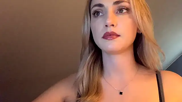 ScarlettSensitive online show from April 15, 2026, 2:10 pm