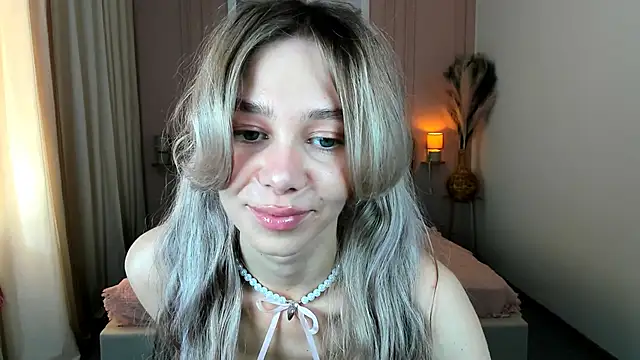 Snapshot of LuluAlis chatting on May 2, 2026, 2:55 pm LuluAlis online show from May 2, 2026, 2:55 pm