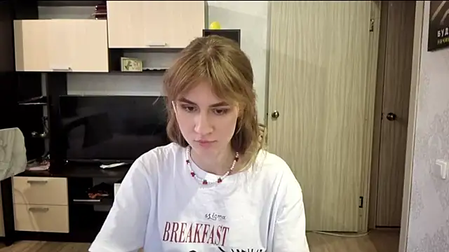 ElenoreHolguin online show from April 5, 2026, 3:40 pm