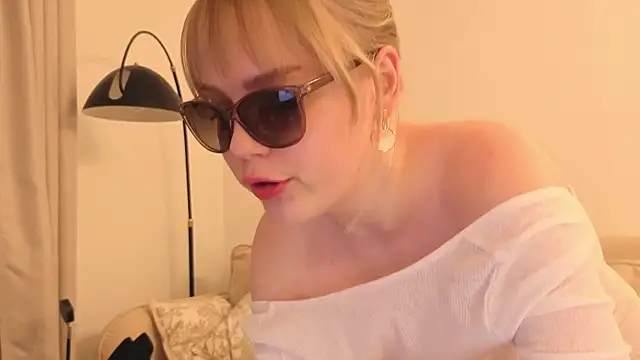 LittleForestELF2 online show from May 14, 2026, 6:27 pm