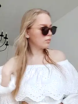 LittleForestELF2 online show from March 25, 2026, 3:39 am