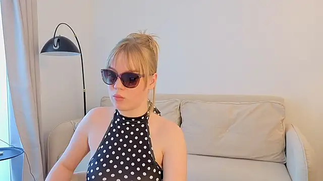 LittleForestELF2 online show from May 22, 2026, 8:01 am