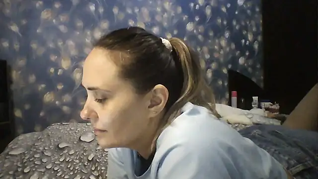 Snapshot of Alisa07qw chatting on June 15, 2026, 12:05 pm Alisa07qw online show from June 15, 2026, 12:05 pm