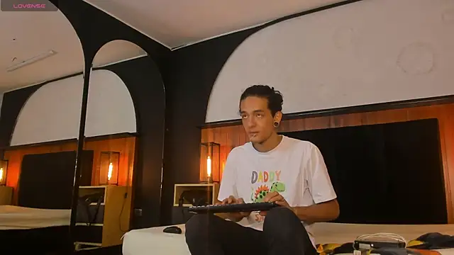 Snapshot of Skinny_Mac chatting on July 25, 2026, 3:18 pm Skinny Mac online show from July 25, 2026, 3:18 pm