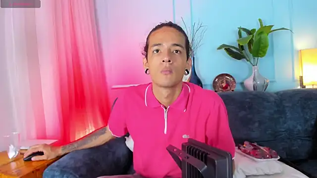 Snapshot of Skinny_Mac chatting on July 24, 2026, 1:40 pm Skinny Mac online show from July 24, 2026, 1:40 pm