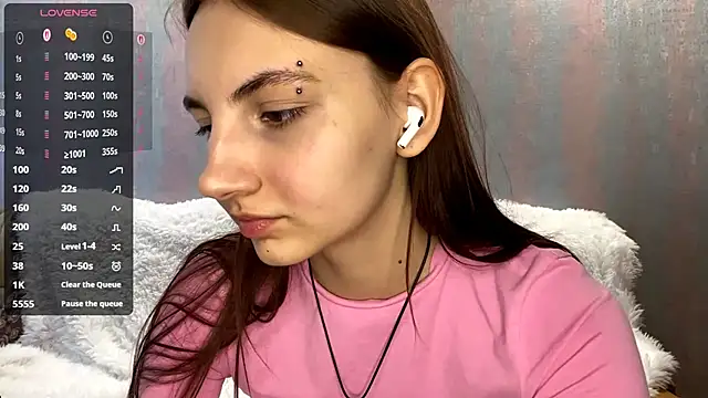 AlisaBloom online show from April 5, 2026, 10:11 am