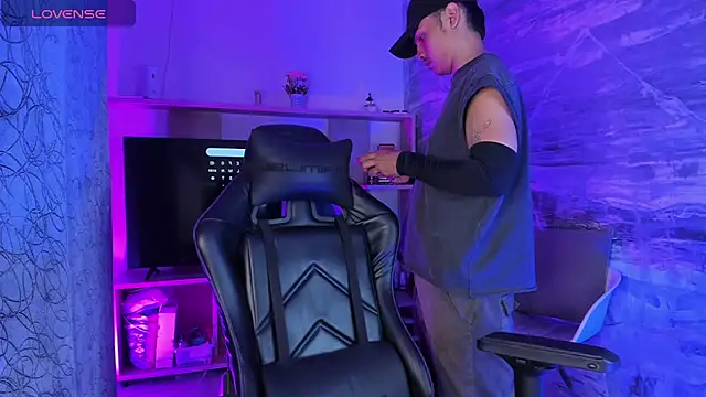 NicoKinggs  online show from April 8, 2026, 1:45 pm