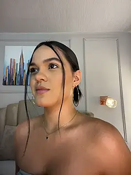 Bella-Ferrer online show from April 28, 2026, 6:23 pm