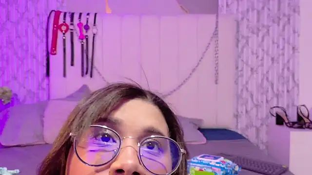 LorenaDuval online show from May 5, 2026, 6:44 pm