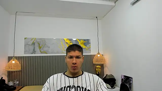 Snapshot of AlessandroFranco chatting on June 19, 2026, 1:28 pm AlessandroFranco online show from June 19, 2026, 1:28 pm