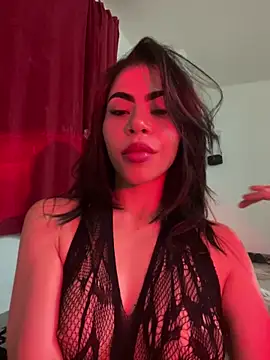 MiaReidd online show from May 6, 2026, 4:05 am