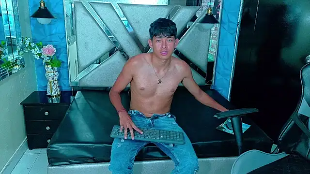 Snapshot of Tigger_Collins chatting on March 14, 2026, 7:42 pm Tigger Collins online show from March 14, 2026, 7:42 pm