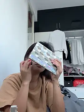 velvetveloura online show from March 13, 2026, 10:42 am