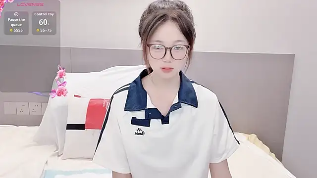 Lucky zhizhi online show from April 20, 2026, 4:26 am