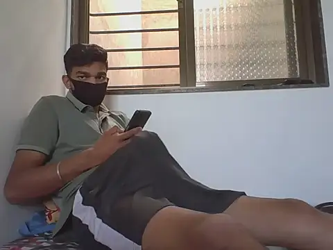 Roy3 2 online show from April 8, 2026, 9:44 am