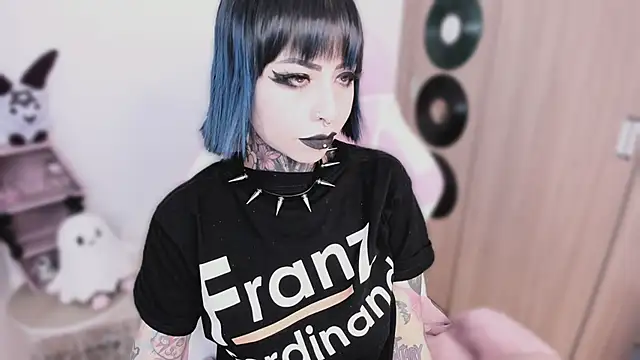 shes creepy online show from May 5, 2026, 8:28 am