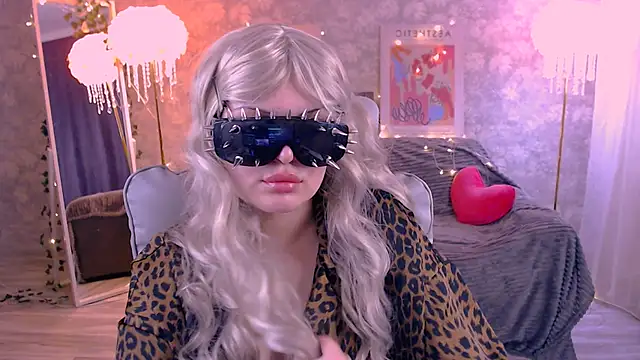 DaisyBloomm online show from March 10, 2026, 3:27 pm